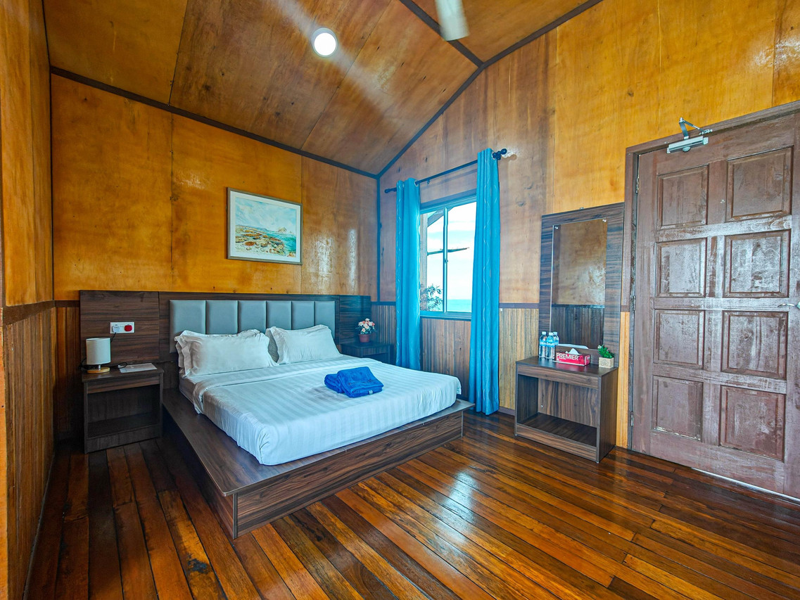 Cozy wooden double room interior Pavalintang Resort
