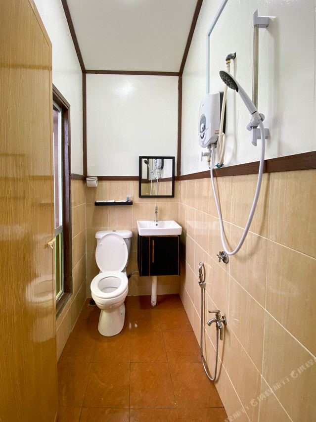 Chalet bathroom amenities Pavalintang Resort