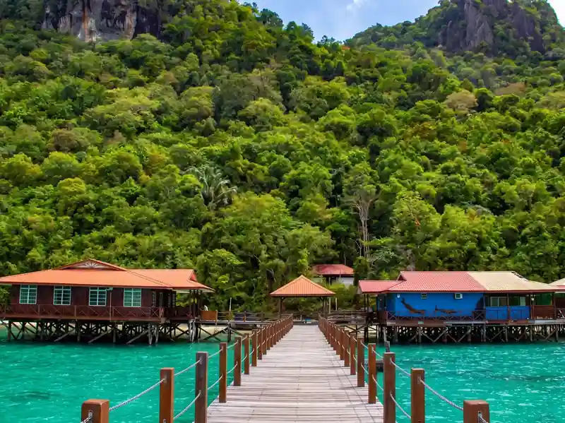 Hiking Bohey Dulang for breathtaking lagoon views with Pavalintang Resort near the Tun Sakaran Marine Park